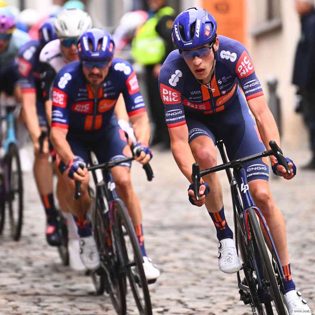 Sportief directeur wielerploeg emotioneel na aantijgingen angstcultuur: 'Zwaar ontdaan'