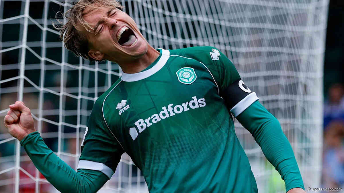Fylde sign Yeovil forward McCormick on loan