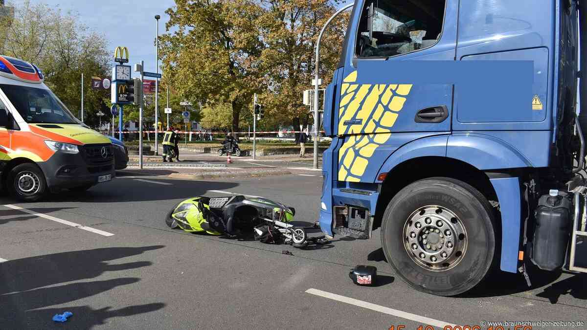 Lkw-Fahrer übersieht Motorrad – Fahrer stirbt sofort an der Unfallstelle in Halberstadt