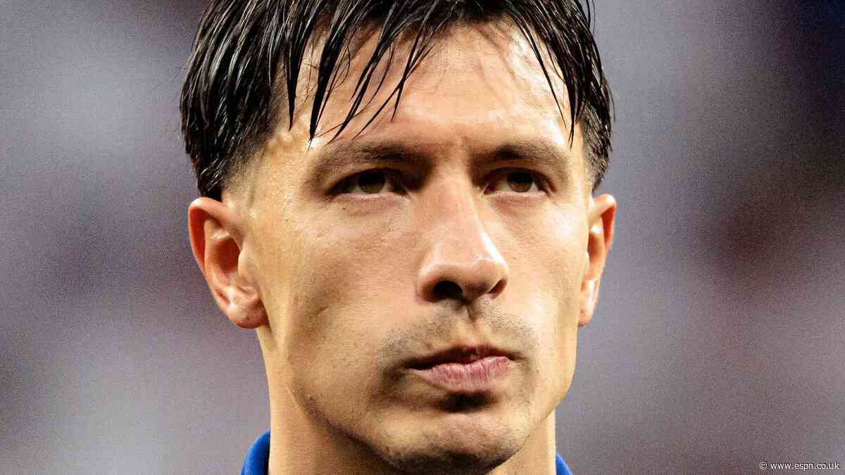 Man Utd's Martínez sorry for post-match outburst