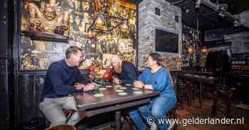 Iconisch Arnhems café De Buik sluit voorgoed de deuren, maar wat gaat er met de trompetten aan het plafond gebeuren?