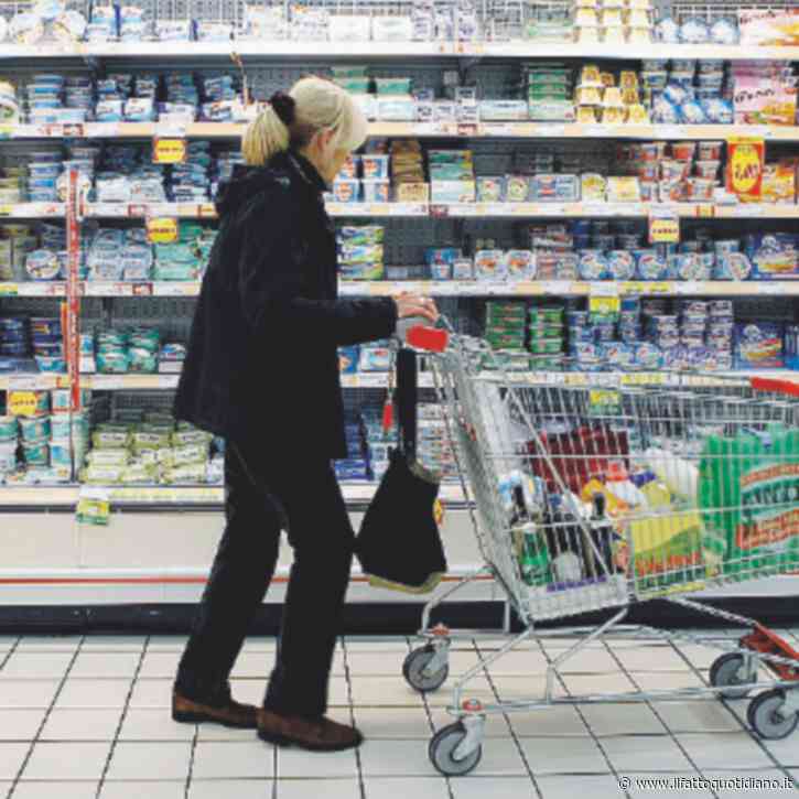 L’aumento di spese e bollette spinge la povertà alimentare: “Quattro milioni di italiani sopra la soglia di povertà hanno ridotto la spesa per prodotti da mettere in tavola”