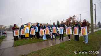 Mayoral forum cancelled amid library worker strike in Thunder Bay, Ont.