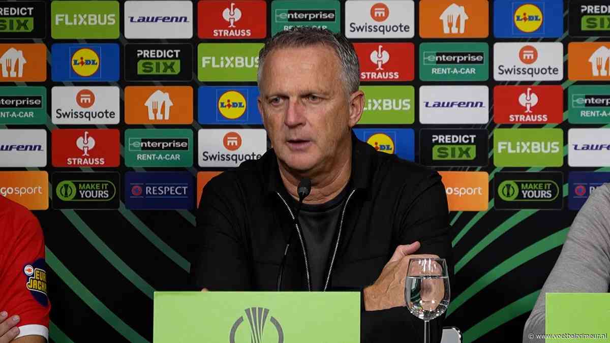 Van den Brom verbaasd over opmerkelijk FC Twente-moment: 'Niet vaak meegemaakt'
