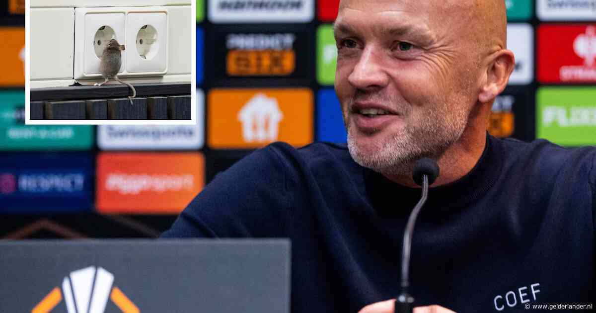 Muis verstoort persconferentie van NEC-trainer Schreuder: ‘Ze lopen echt nu overal’