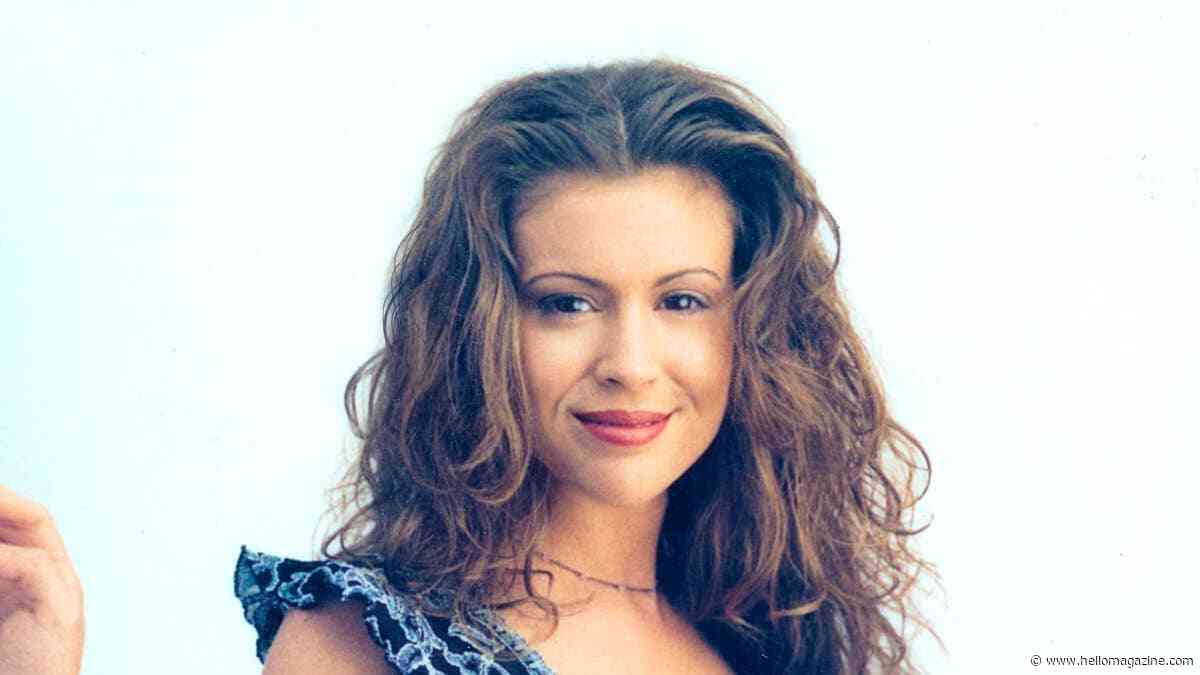 Melrose Place star, 53, has fans reminiscing with glamorous new photos