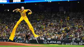 Barnstorming baseball entertainers announce 'Banana Ball' games in Winnipeg, Toronto