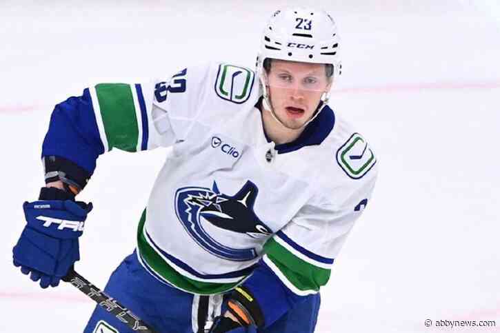 Tkachuk nets 3 as Florida Panthers rally to edge Vancouver Canucks 3-2