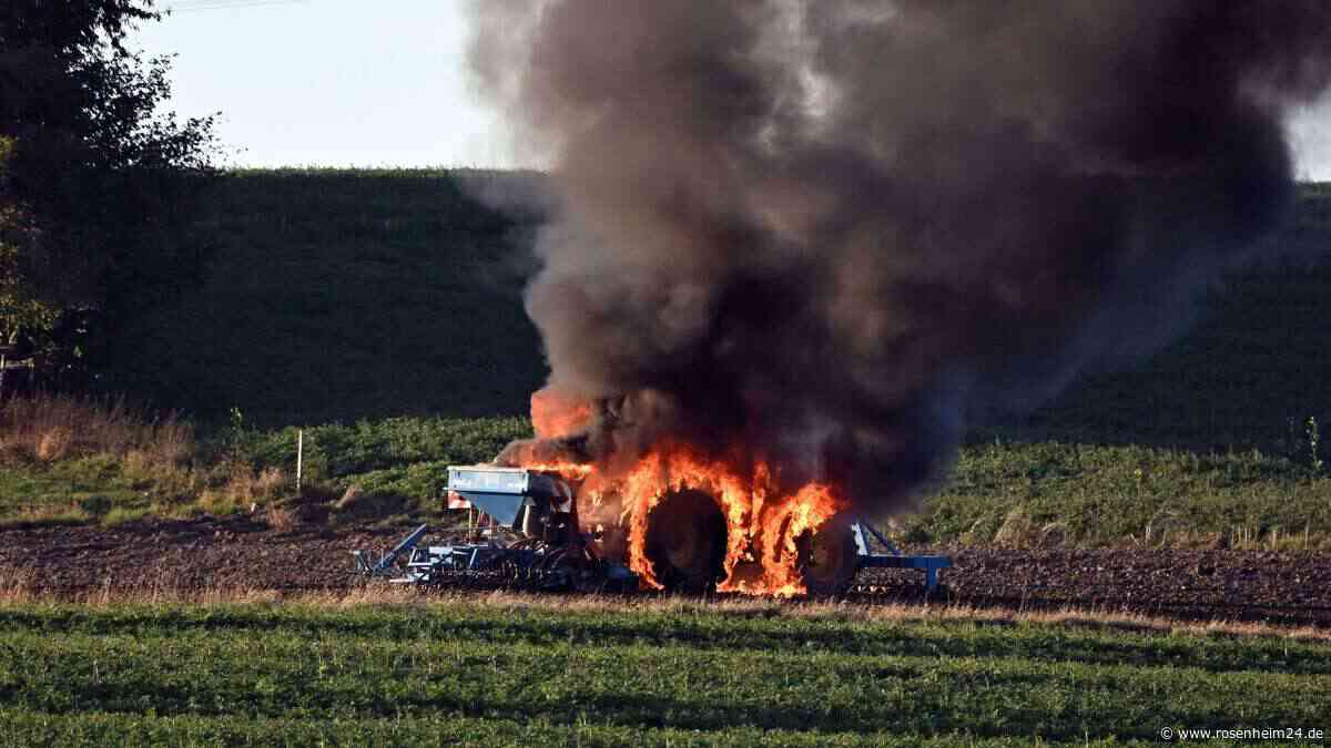 Traktor brennt bei Feldarbeiten in Schnedenhaarbach komplett aus