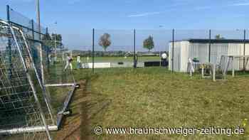 Kunstrasenkleinspielfeld oder Kalthalle für die Sportanlage in Adersheim?