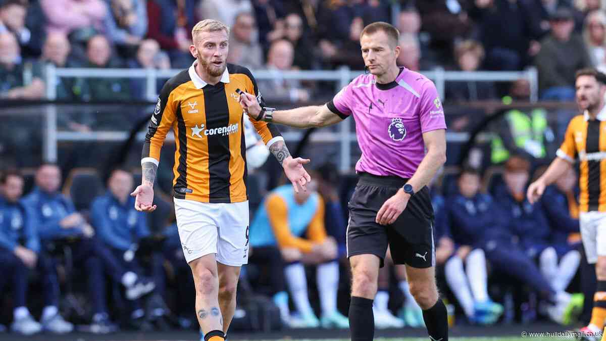 Hull City boss Sergej Jakirovic sends Oli McBurnie message after referee frustration