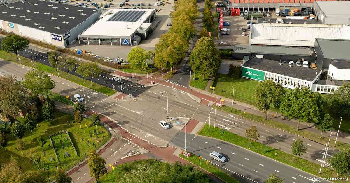 Op dit drukke kruispunt in Zwolle mag straks niemand meer afslaan, tien jaar na dodelijk ongeluk