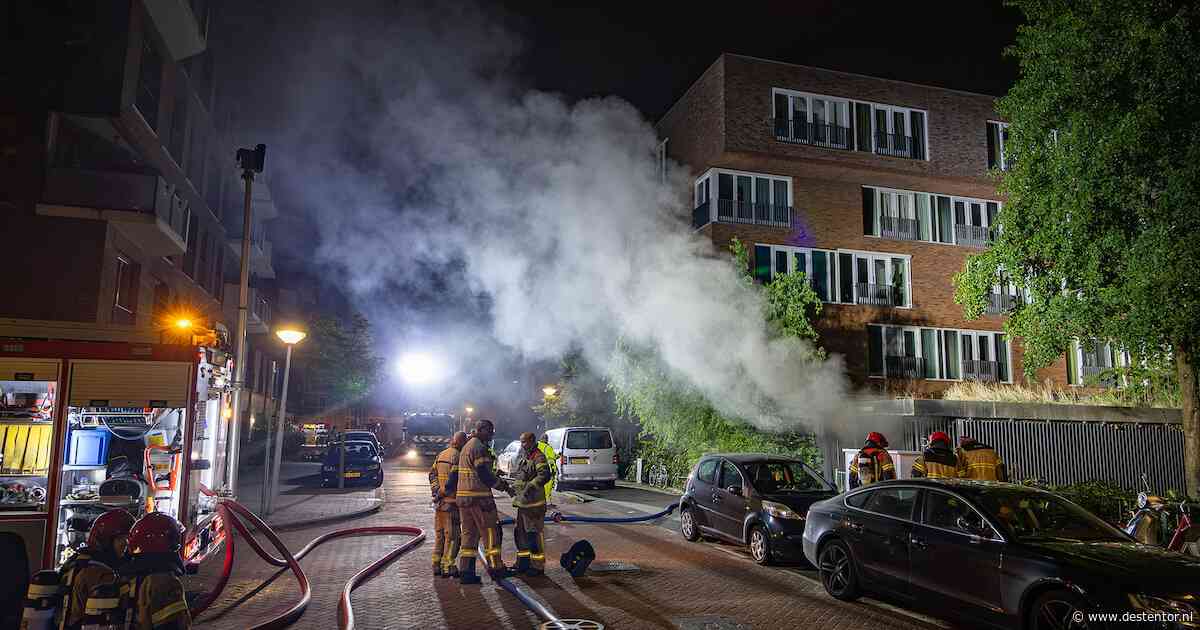 55 woningen midden in de nacht ontruimd na grote brand in parkeergarage Amsterdam