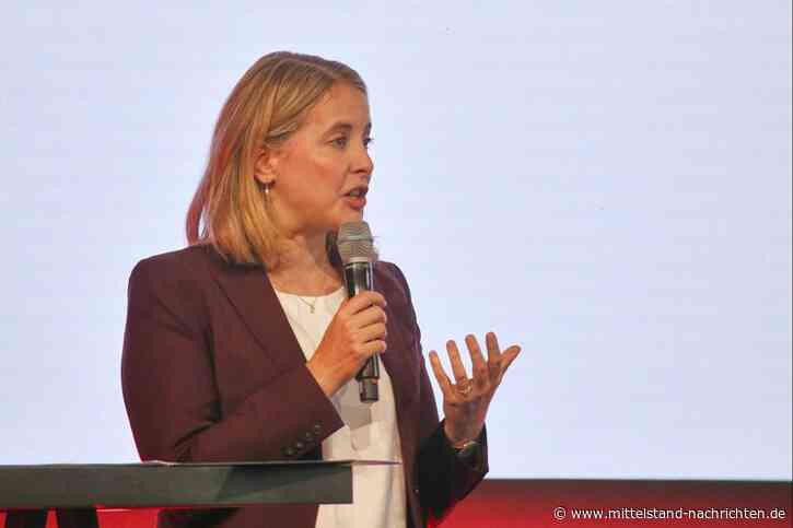 Bauministerin Hubertz zieht Bilanz: Förderprogramm Gewerbe zu Wohnen erhält über 700 Anträge in drei Monaten