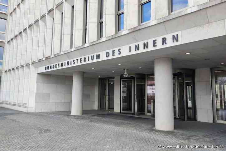 Sicherheitslücke: Innenministerium kann Zahl der Ex-Beamten mit Anschlussjobs nicht nennen – Emmerich kritisiert Dobrindt