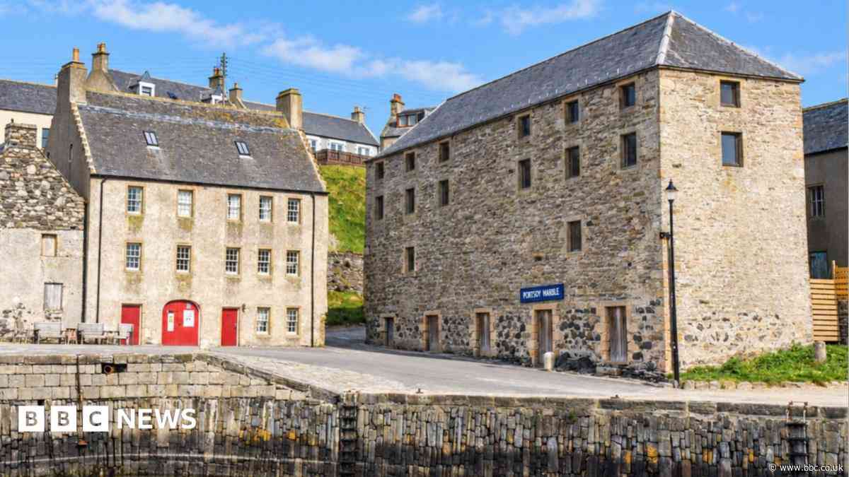 Trust to take over cafe in 300-year-old harbour building