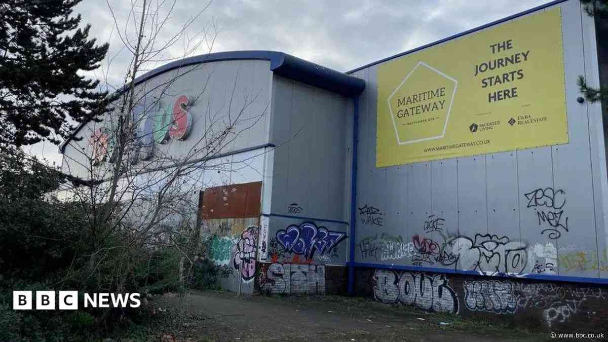 Watch: Toys R Us store demolition gets under way