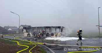 Kreis Bamberg: Bus gerät in Vollbrand - über 30 Schulkinder in Fahrzeug