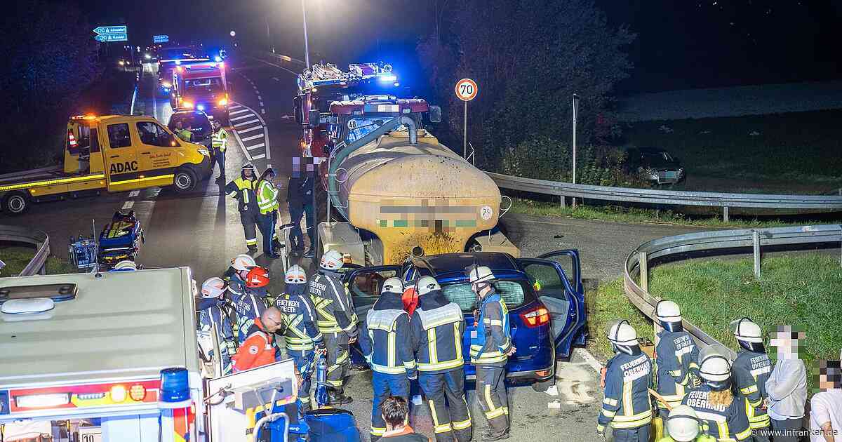 Kreis Bamberg: Frau bei Unfall schwer verletzt - Auto prallt in Gülle-Anhänger