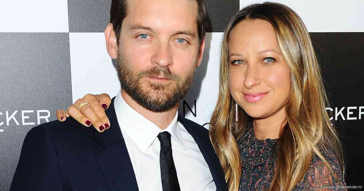 Amper drie weken na hun officiële scheiding: Tobey Maguire leidt huwelijksceremonie van ex-vrouw Jennifer