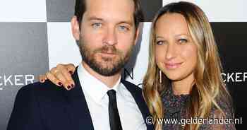 Amper drie weken na hun officiële scheiding: Tobey Maguire leidt huwelijksceremonie van ex-vrouw Jennifer