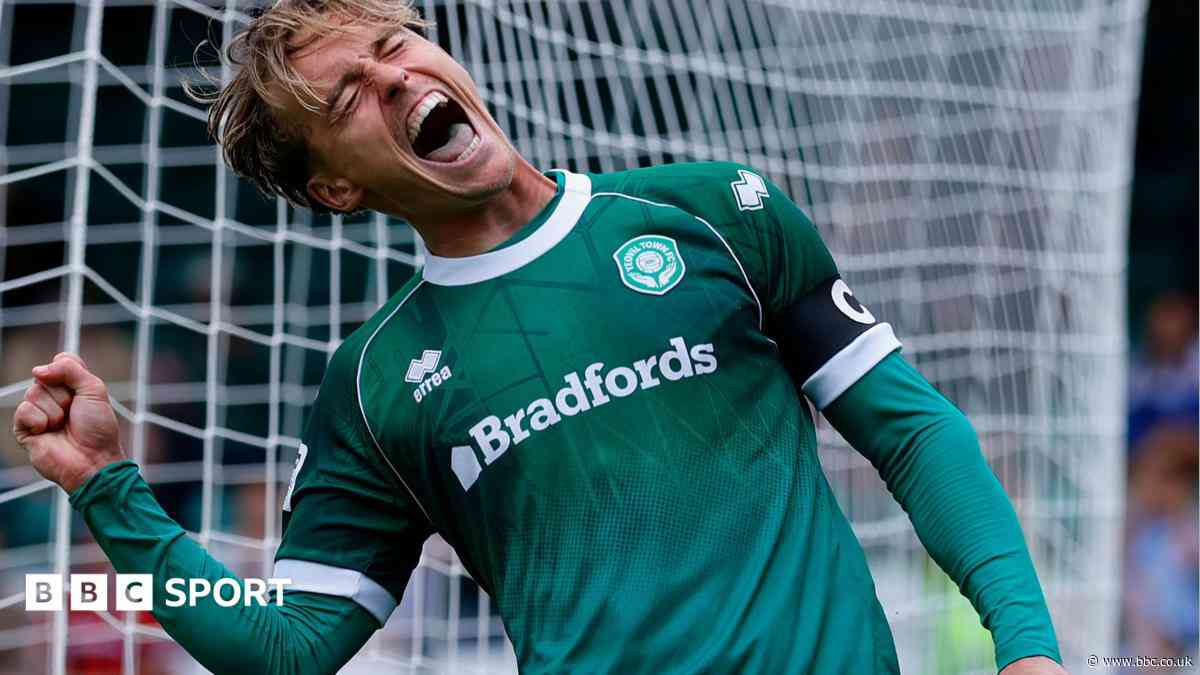 Fylde sign Yeovil forward McCormick on loan