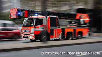 Brand in Wohnung: Feuerwehr rettet 29-Jährigen mit Drehleiter vom Balkon