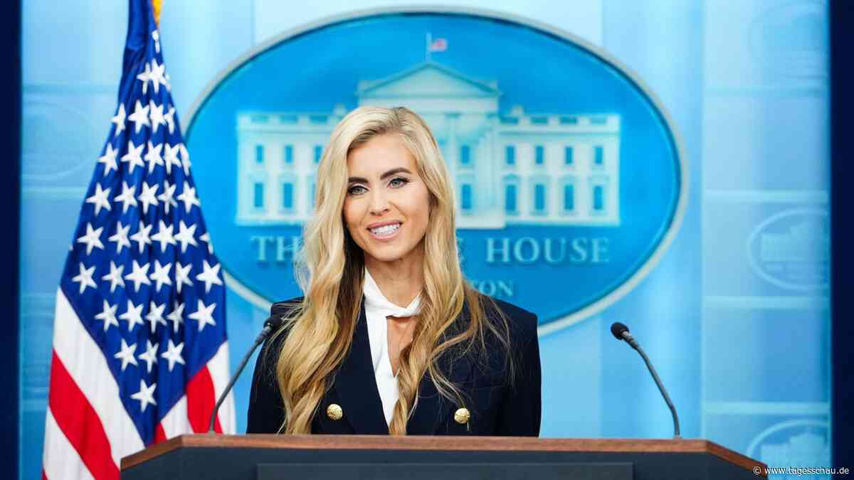 Zweifel an Qualifikation: Trumps Sprecherin bei Prüfung durchgefallen
