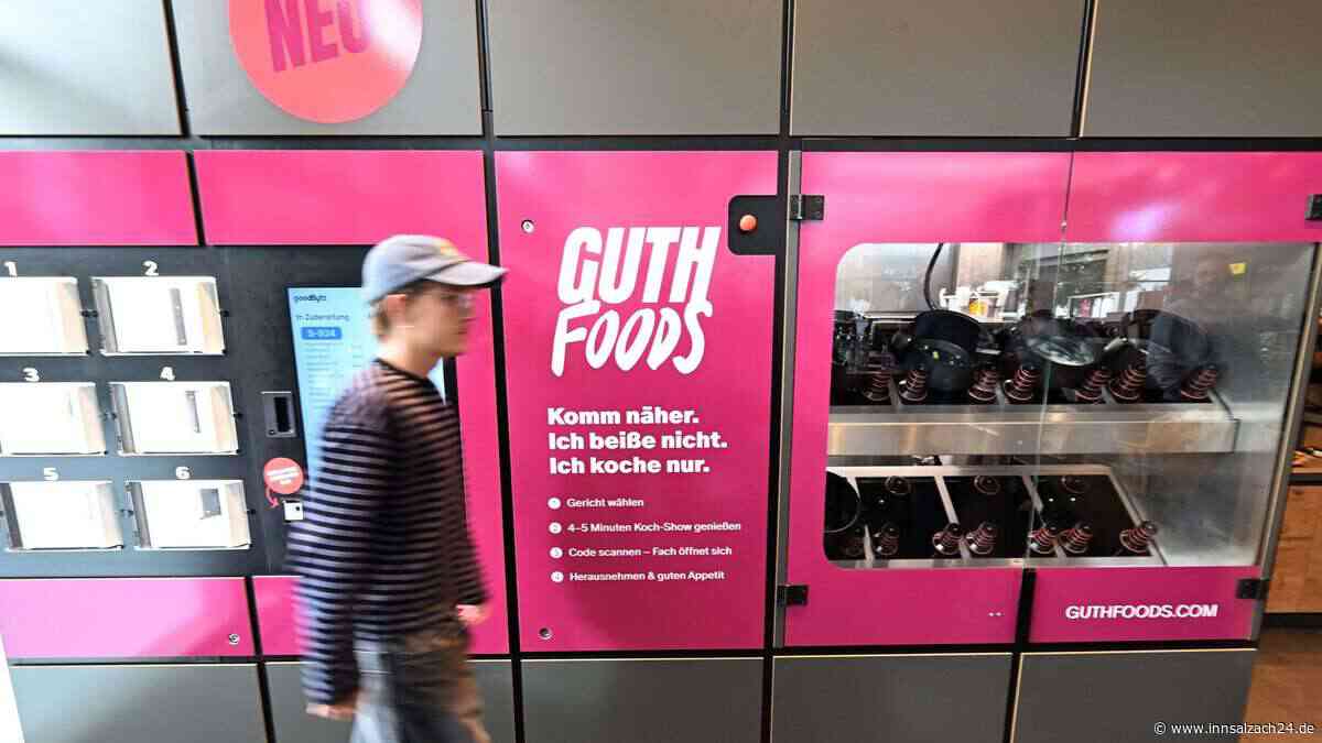Kochroboter an Münchner Tankstelle kocht bis zu acht Gerichte gleichzeitig
