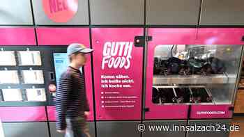 Kochroboter an Münchner Tankstelle kocht bis zu acht Gerichte gleichzeitig