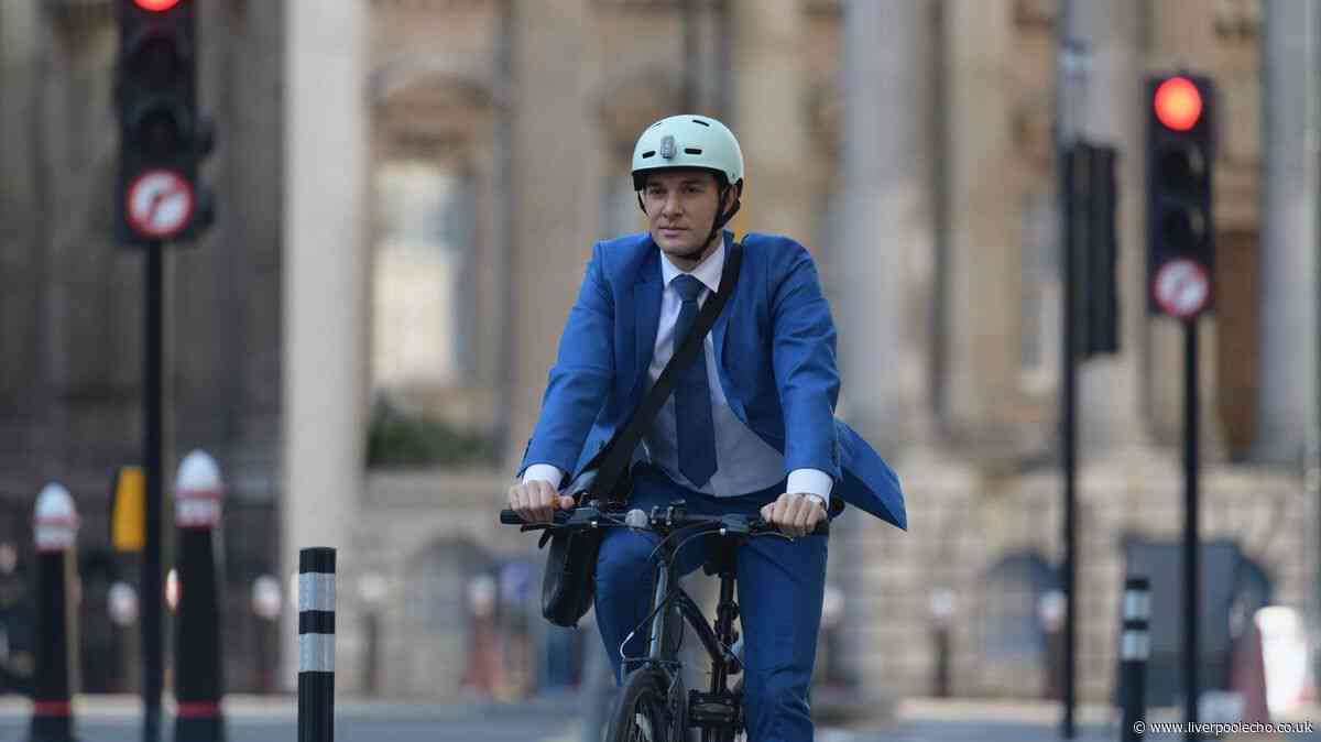Lawyer settles debate on whether cyclists are allowed to go through red lights