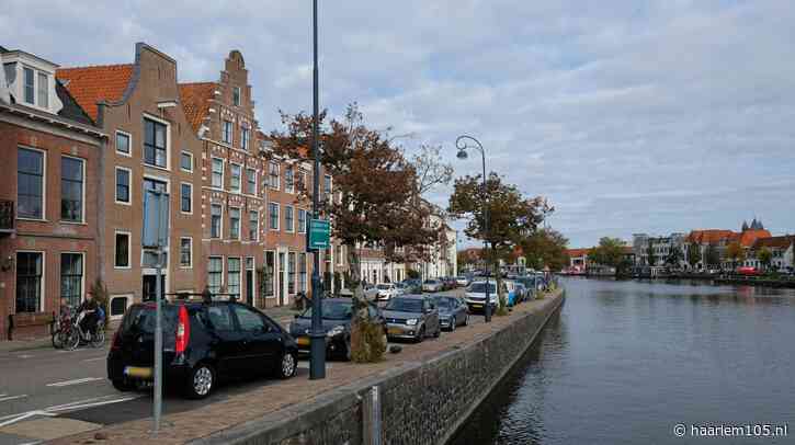 Donkere Spaarne deels afgesloten na meerdere verzakkingen in kademuur