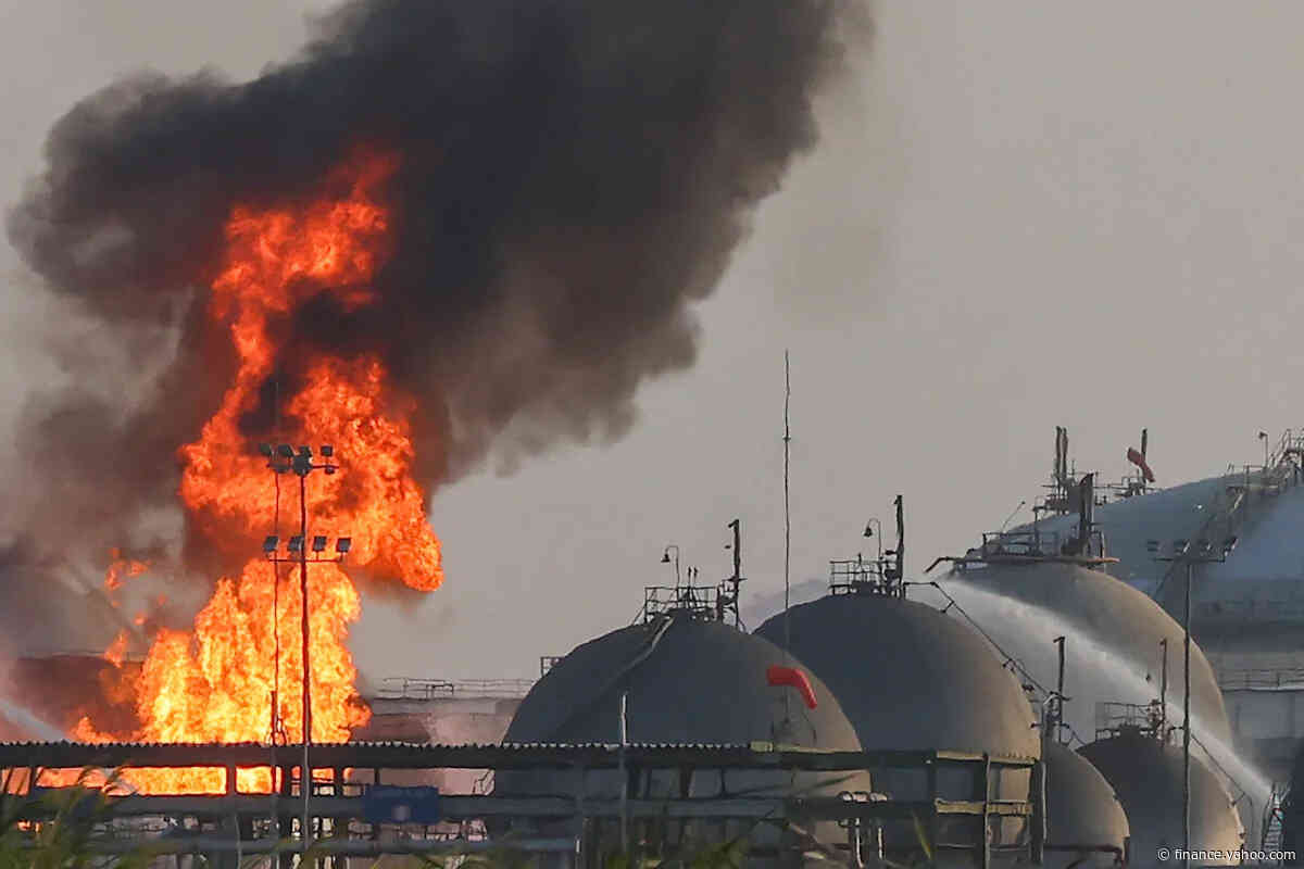 The U.S. economy is facing 2 hot wars heating up at a bad time for the White House