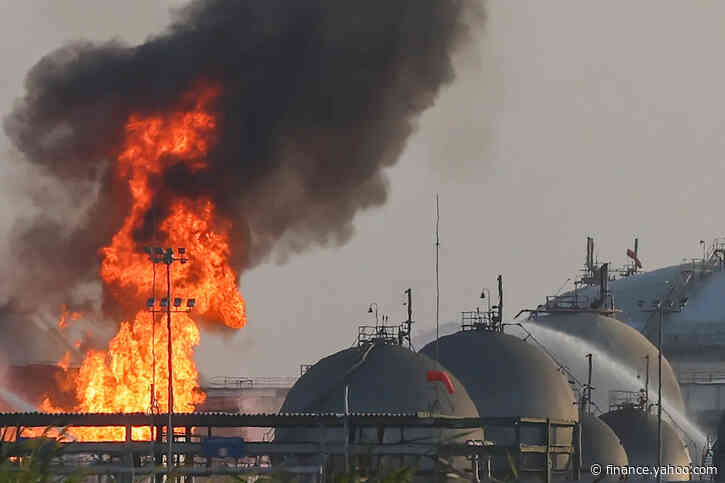 The U.S. economy is facing 2 hot wars heating up at a bad time for the White House