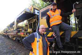 Neues Gleisbett im Erzgebirge: Ein Job für den „Büffel“ bei der Freiberger Eisenbahn