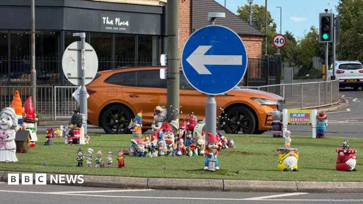 Council to monitor 'Gnome-man's land' roundabout