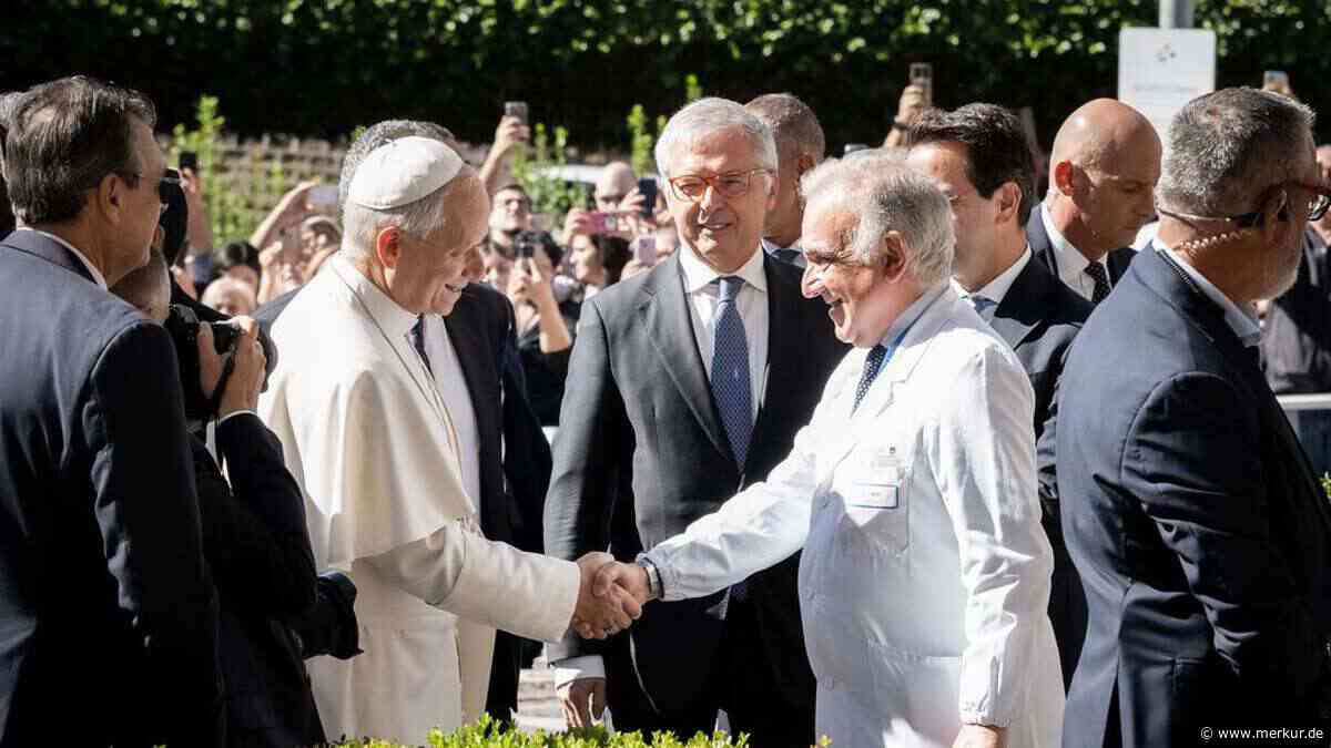 Sie haben das Leben des Papstes in ihrer Hand – zwei Mediziner in einer doppelten Schlüsselposition