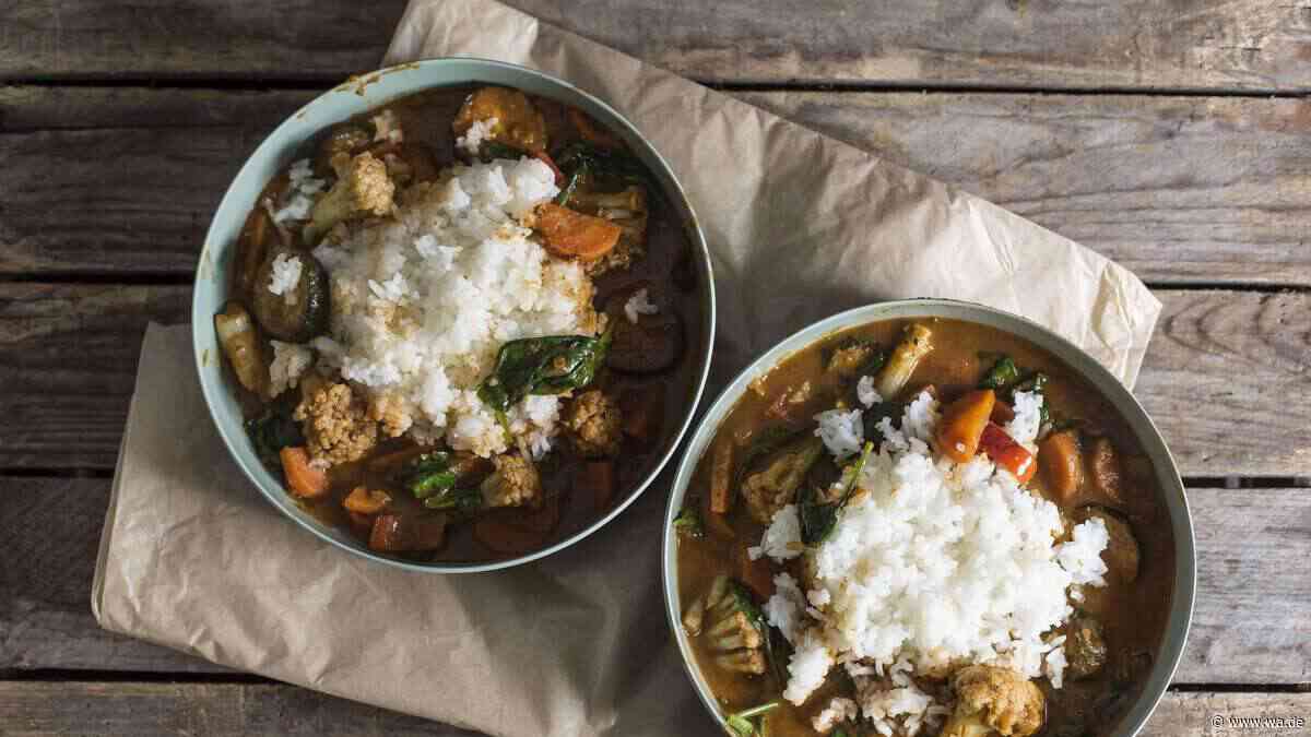 Nicht nur Kokosmilch: Mit dieser Zutat wird Ihr Spitzkohl-Curry perfekt cremig