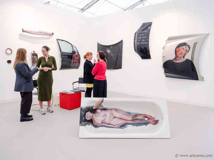 The Best Booths at Frieze London, From Scenes of Eroding UK Coastlines to an Installation Picturing AI Through the Human Digestive System