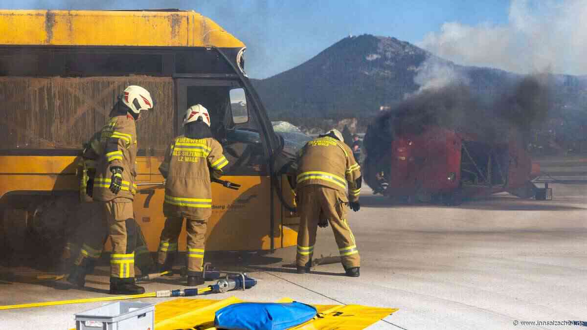 Hubschrauber kracht in Vorfeldbus – Großübung am Flughafen Salzburg