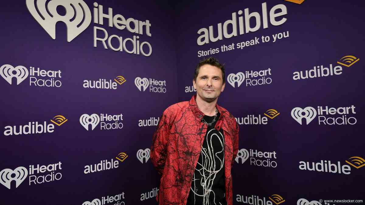Muse-frontman Matt Bellamy (48) kondigt twee maanden na scheidingsaanvraag nieuwe relatie met influencer (34) aan: ’Dat ging snel’