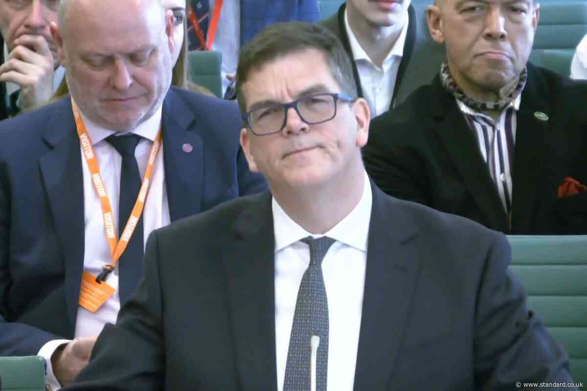 Government settles out of court after challenge by sacked Foreign Office chief