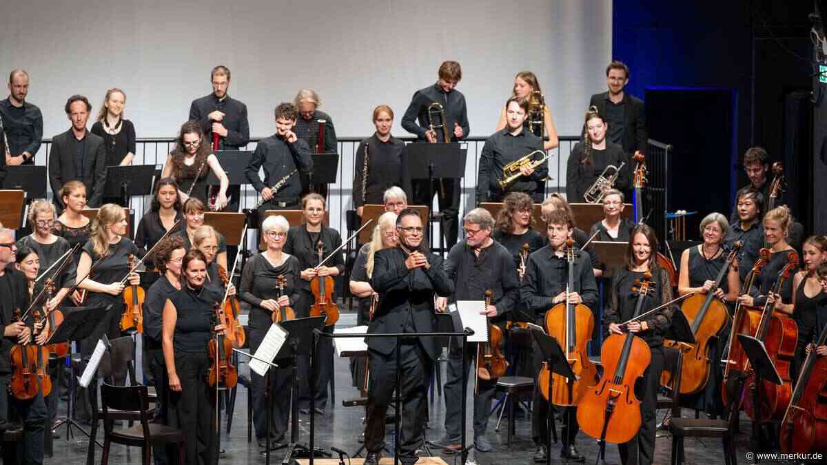 Kammerorchester Freising feiert 40 Jahre im vollen Asam – Der Applaus rührte selbst einen Bühnenprofi