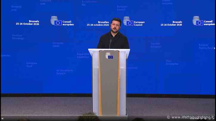 Giornalista chiede a Zelensky: “Si sente il capro espiatorio dei problemi di Trump?”. Lui rimane zitto, poi ride: “Ecco la mia risposta”| Video