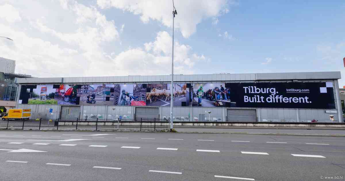 Kijk nou toch: Tilburg hangt met een megabanner van 80 meter in Eindhoven
