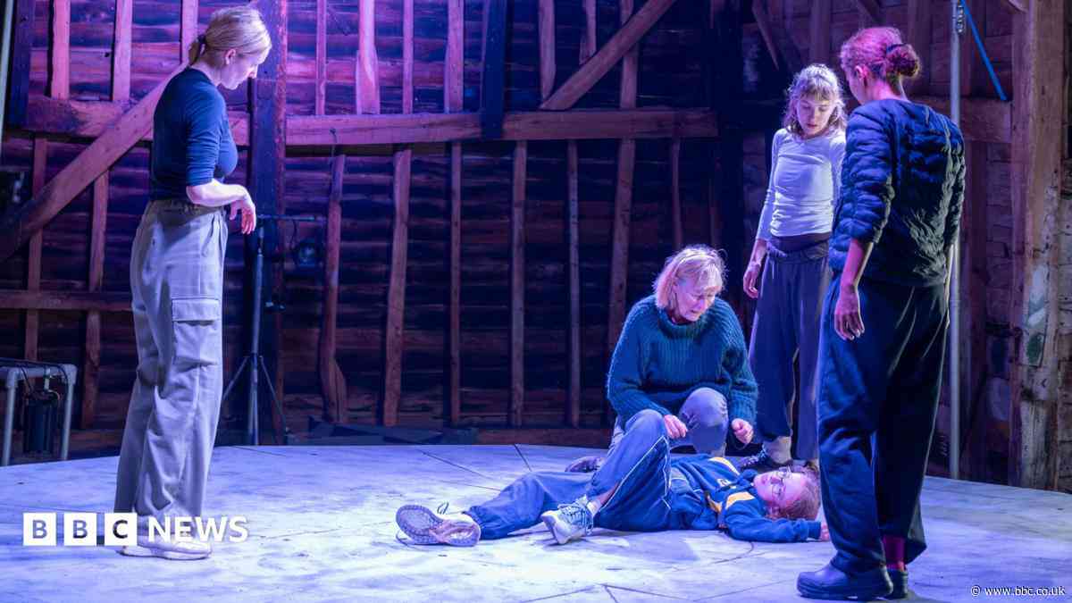 'Daring' theatre to open in historic listed barn