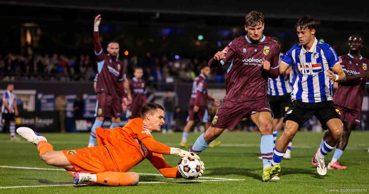 Vitesse heeft aan twee schoten op doel genoeg: Bannis bezorgt Arnhemmers moeizame zege in Eindhoven