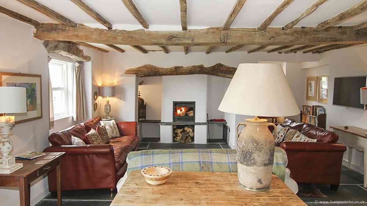 'Historical' North Wales cottage with crackling open fire and sea views