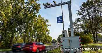 Telefoon gebruikt tijdens het rijden? Bestuurders kunnen nu 440 euro boete krijgen door deze flitser in Arnhem