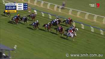Kingswood wins Caulfield Cup as two caught in nasty fall